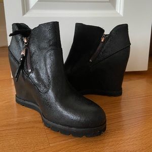 Ugg Wedged Black Shoes